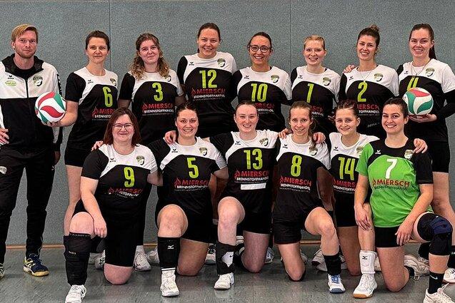 4. Damen Gruppenbild