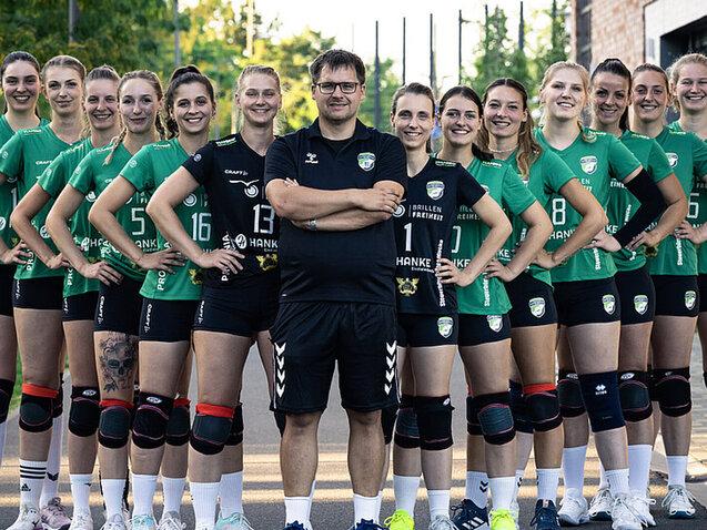 1. Damen Gruppenbild